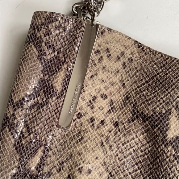 EUC Michael Kors leather bag - Picture 3 of 8